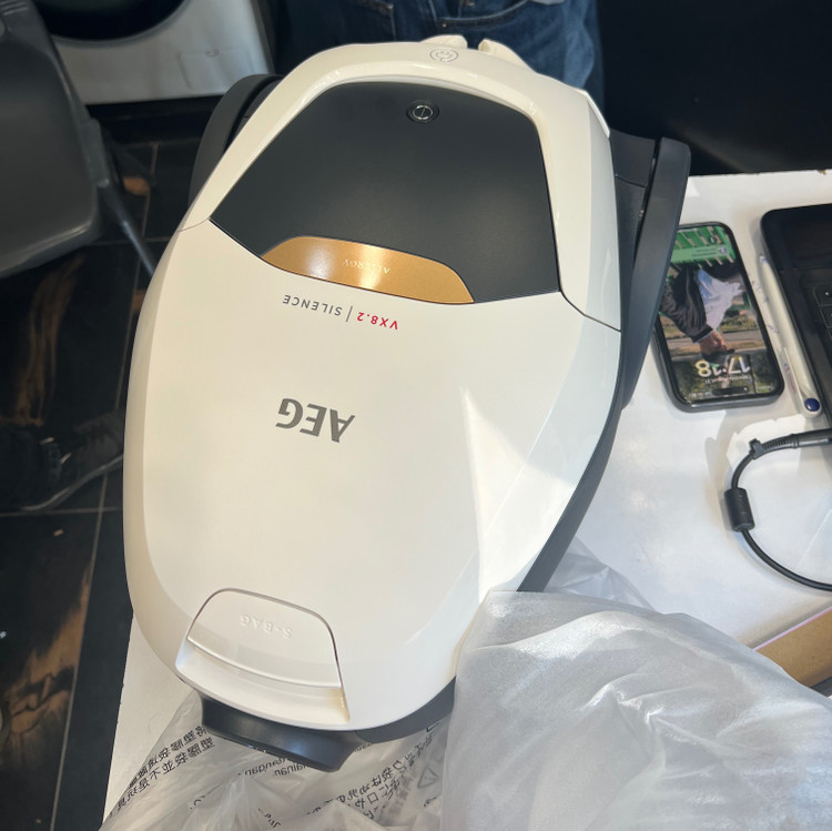 جارو برقی آاگ vx82alr