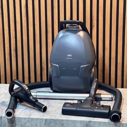 جارو برقی آاگ مدل انیمال Aeg Ab81 8000